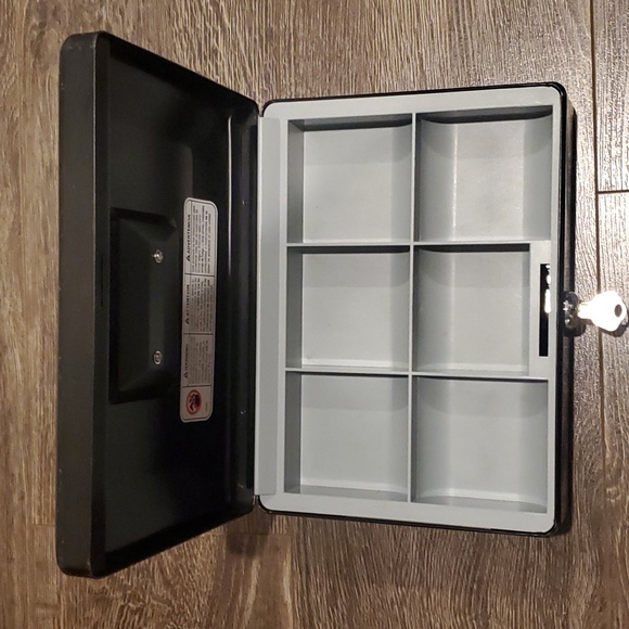 Cash Box - Metal Sentry Money Box Black with Key - Safe - Picture 3 of 7